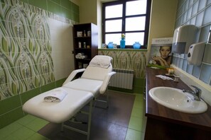 Soins corporels, soins d'hydrothérapie, soins d'aromathérapie