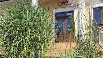 Mặt tiền nơi lưu trú