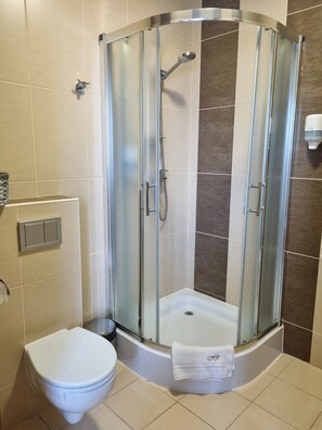 Bathroom shower - Hotel Rytwiany Nowy Dworek (Rytwiany)