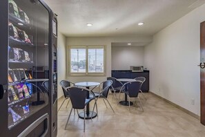Dining - Studio 6 Plano, TX (Plano)