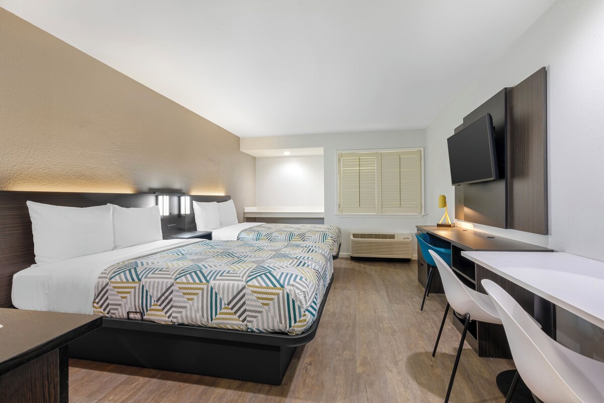 Desk, laptop workspace, WiFi (free), bed sheets