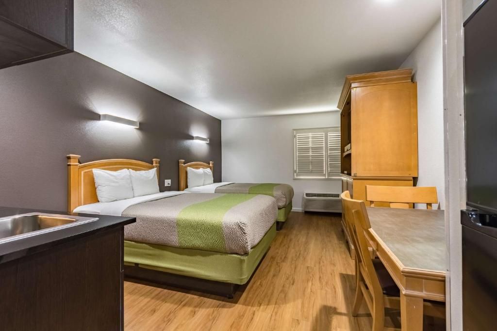 Desk, laptop workspace, WiFi (free), bed sheets