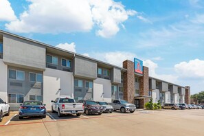 Exterior - Studio 6 Plano, TX (Plano)