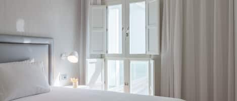 Untuvapeitot, tallelokero huoneessa, pimennysverhot, äänieristys