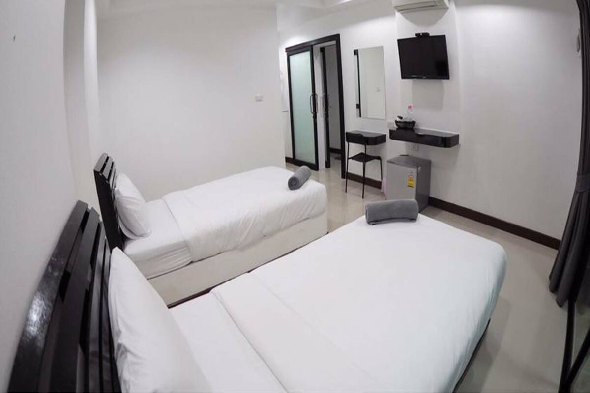 Standard Twin Room | Skrivbord, mörkläggningsgardiner, extrasängar och gratis wi-fi