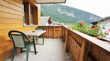 Panorama tweepersoonskamer, balkon, uitzicht op bergen | Balkon