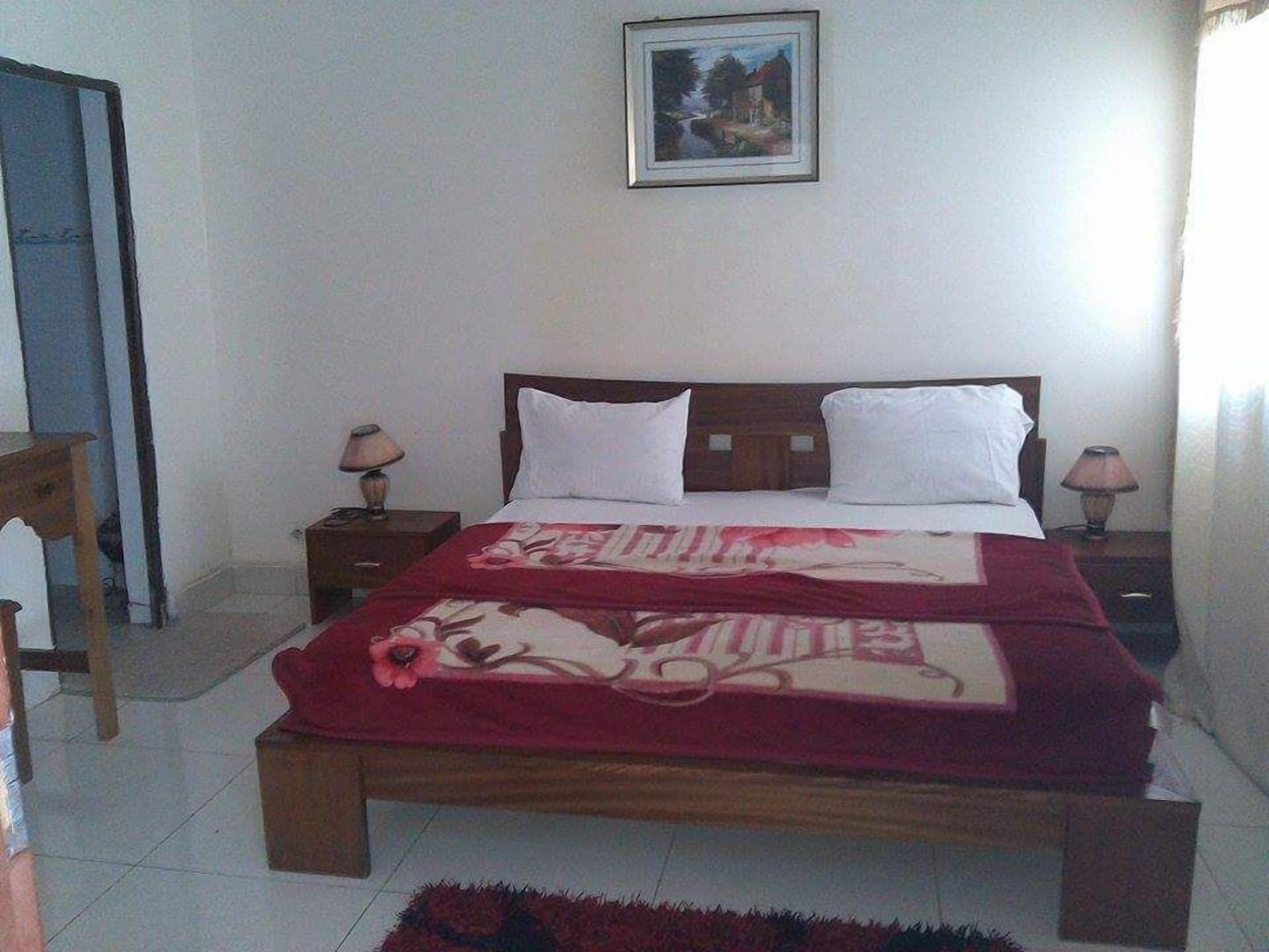 1 間臥室、高級寢具、遮光布/窗簾、熨斗/熨衣板