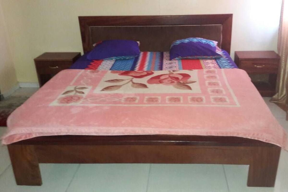 1 habitación, ropa de cama de alta calidad y cortinas blackout