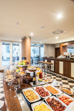 Café da manhã com buffet todos os dias mediante uma taxa