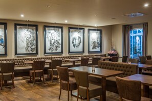 Bar (on property) - Vila Gale Porto Ribeira Hotel (Porto)