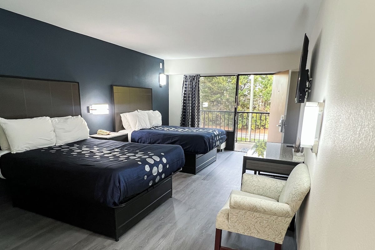 Standard Room, 2 Double Beds, Non Smoking | Desk, free WiFi