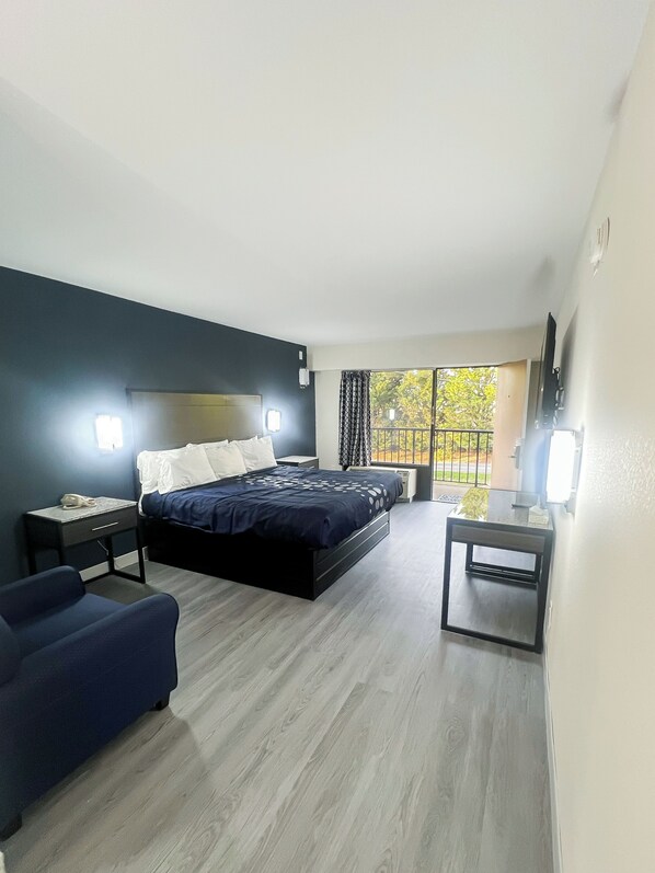 غرفة عادية - سرير ملكي - لغير المدخنين | مكتب وواي فاي مجانًا