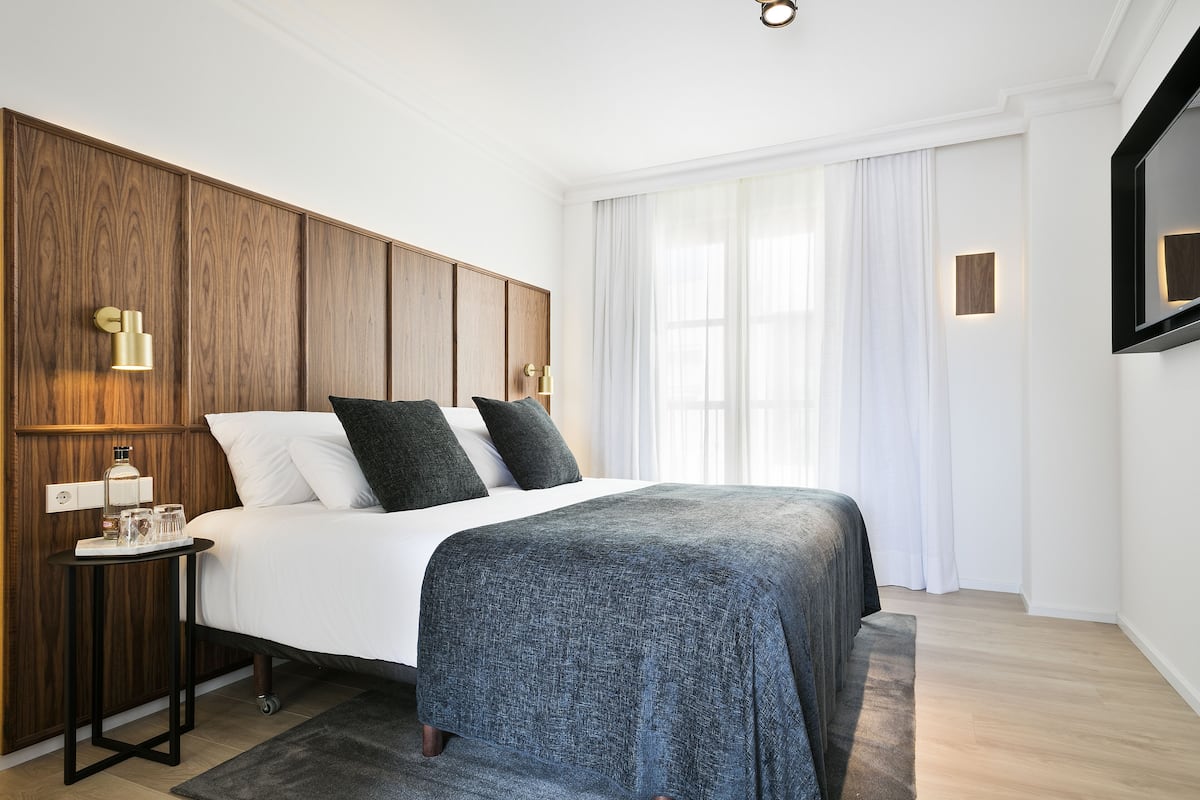 Suite, Terrasse | 1 Schlafzimmer, Minibar, Zimmersafe, Schreibtisch