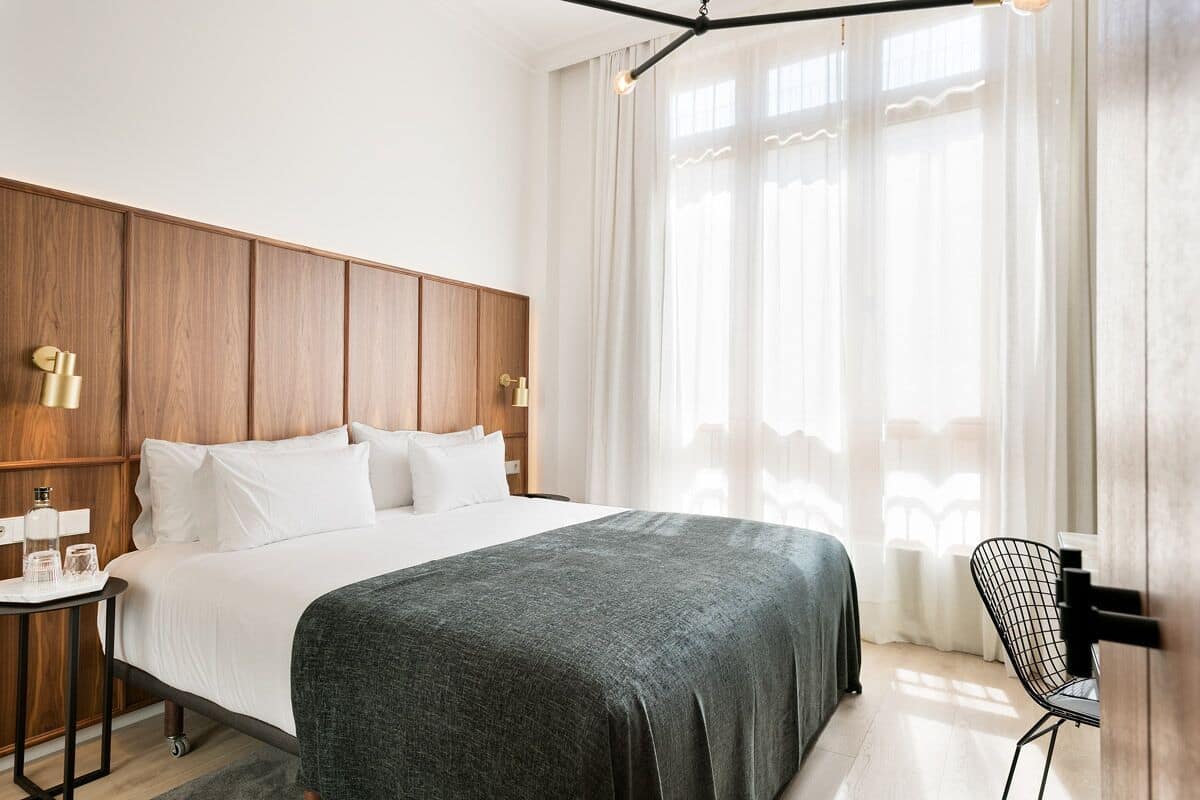 Minibar, két bảo mật tại phòng, bàn, phòng cách âm 