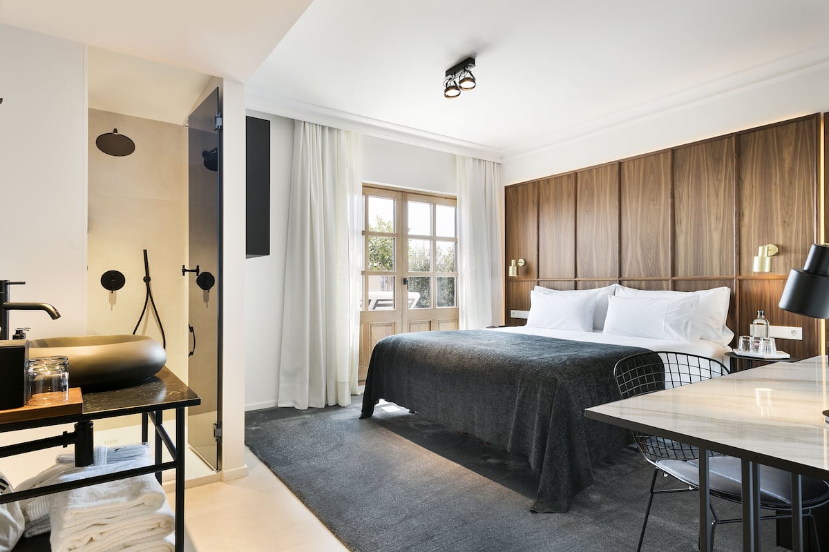 Premium-Doppelzimmer, Terrasse | 1 Schlafzimmer, Minibar, Zimmersafe, Schreibtisch