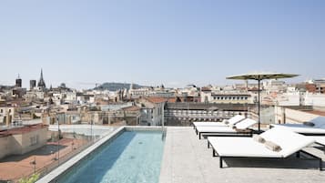 Outdoor pool, pool umbrellas, sun loungers