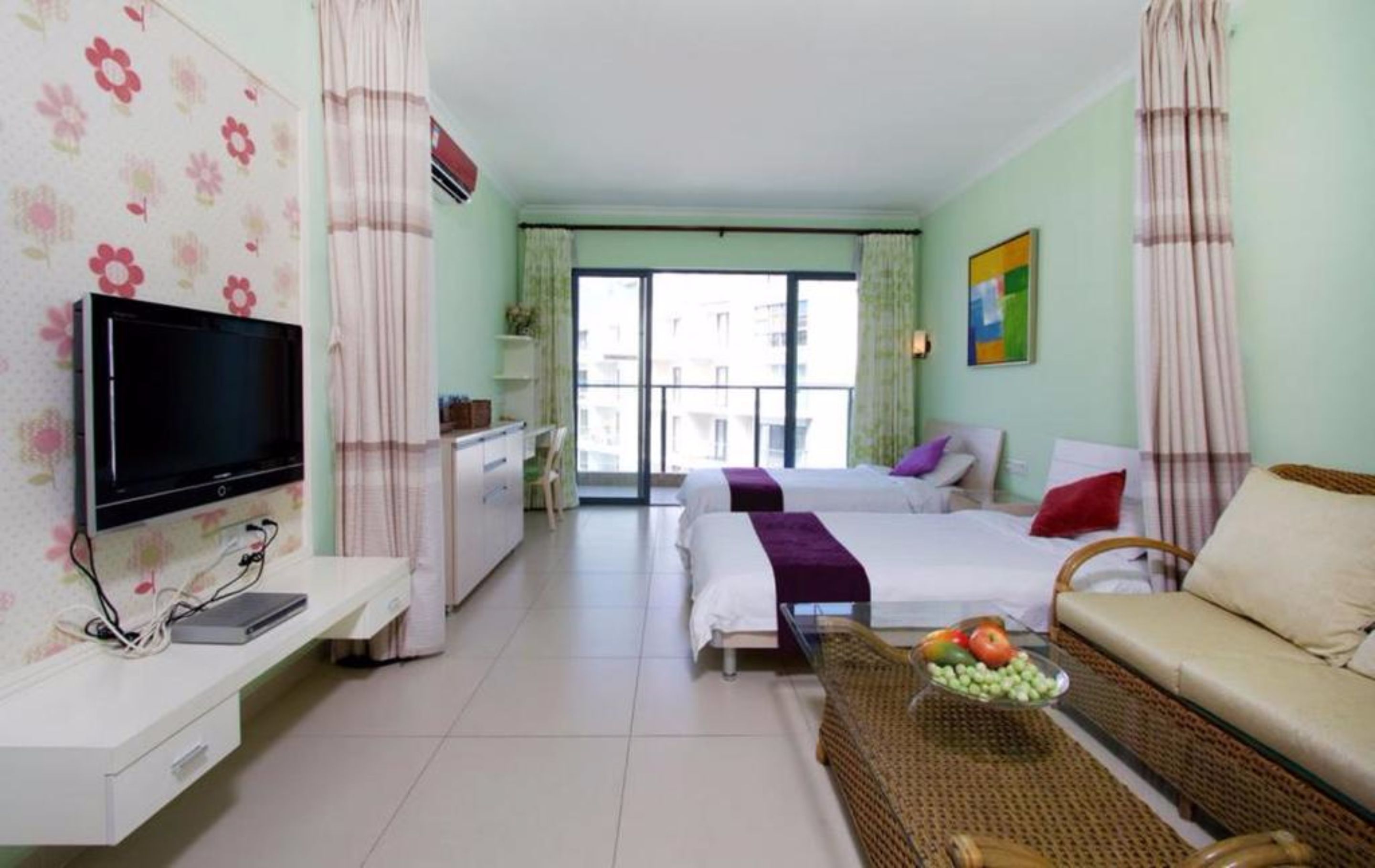 Sviitti, 2 makuuhuonetta, näköala puutarhaan | 1 makuuhuone, ylelliset vuodevaatteet, työpöytä, pimennysverhot