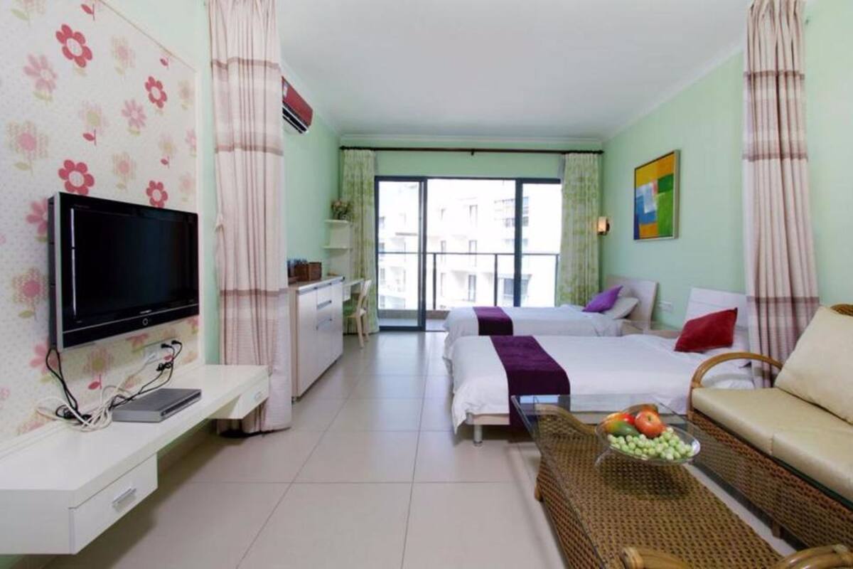 Sviitti, 2 makuuhuonetta, näköala puutarhaan | 1 makuuhuone, ylelliset vuodevaatteet, työpöytä, pimennysverhot