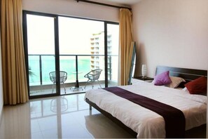 Sviitti, 3 makuuhuonetta, merinäköala | 1 makuuhuone, ylelliset vuodevaatteet, työpöytä, pimennysverhot