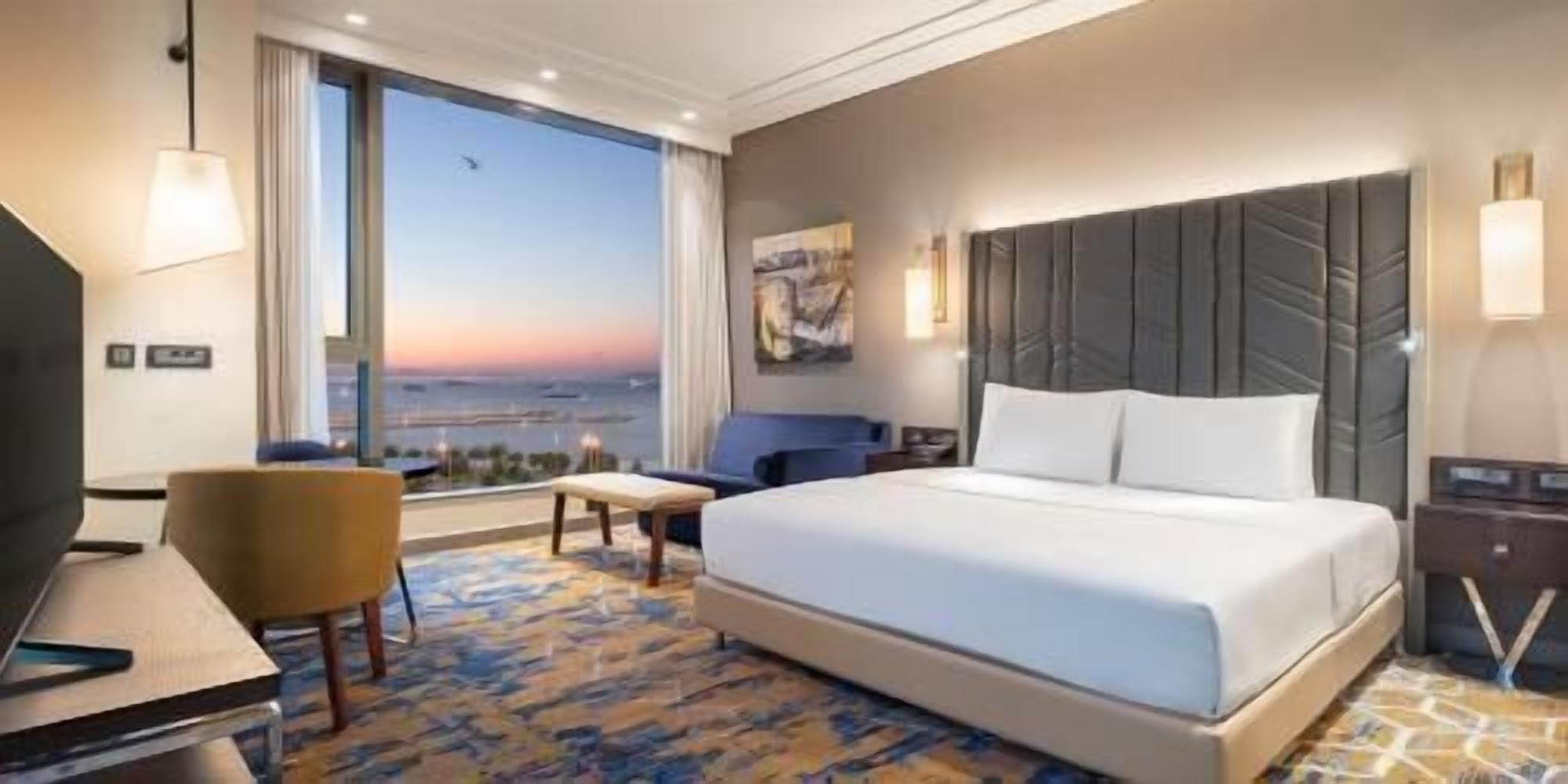 Ropa de cama hipoalergénica y minibar 