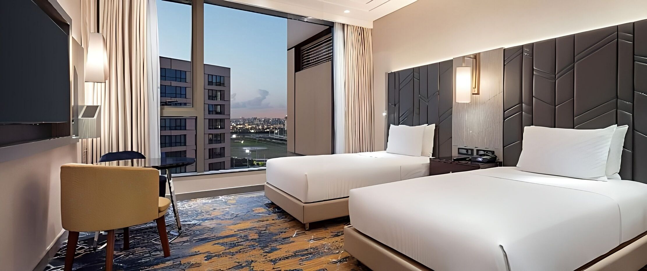 Hypo-allergenic bedding, minibar, in-room safe, desk