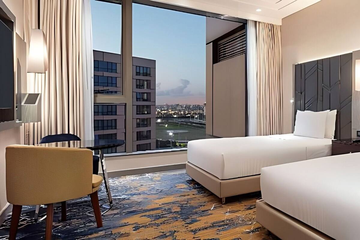 Hypo-allergenic bedding, minibar, in-room safe, desk