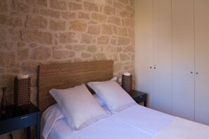 Double Room (Comabarra) | Premium bedding, minibar, free cribs/infant beds, rollaway beds - Vilosell Wine Hotel (El Vilosell)