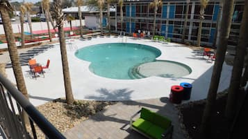 Utomhuspool