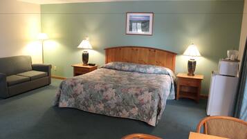 Green Tree Room 1 King (Superior w/Balcony)