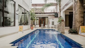 Outdoor pool, pool loungers