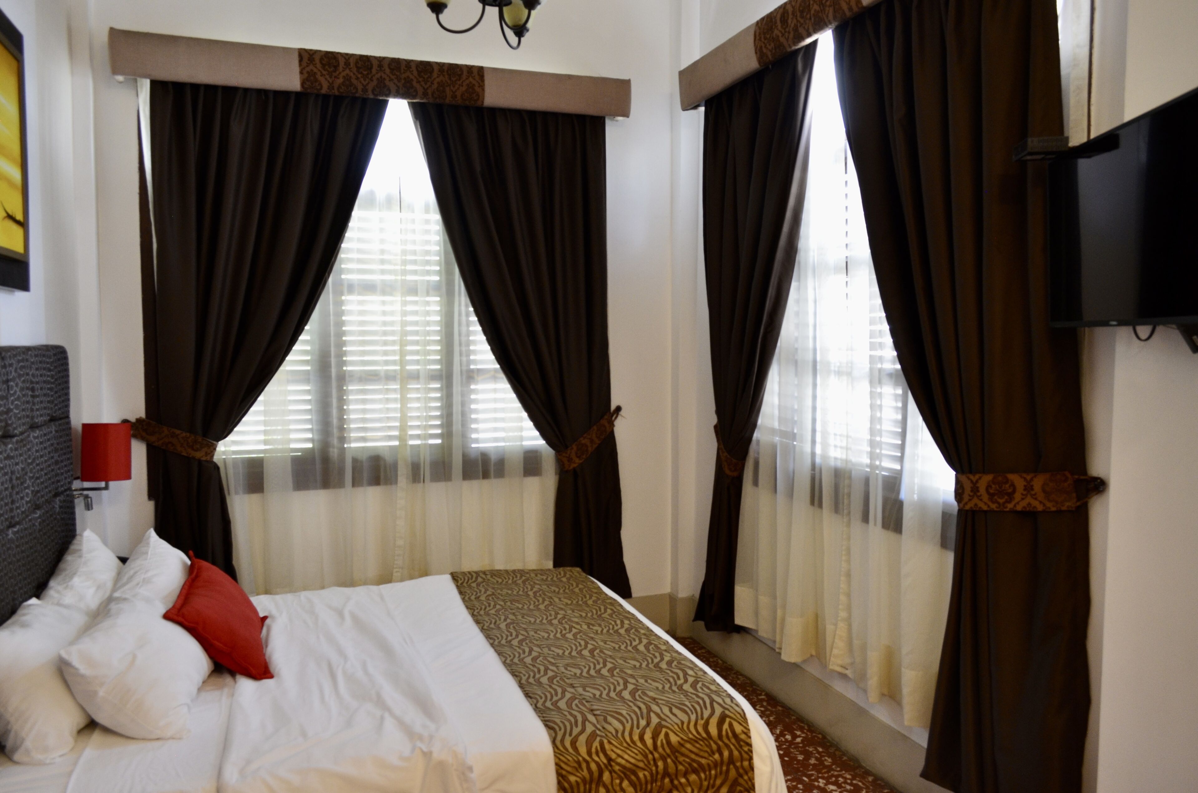 junior suite, 1 queen bed with sofa bed | 1 bedroom, in-room safe, desk, blackout curtains