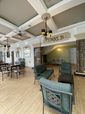 Poolside bar - Hotel Patrimonial by Greenfield (Guayaquil)