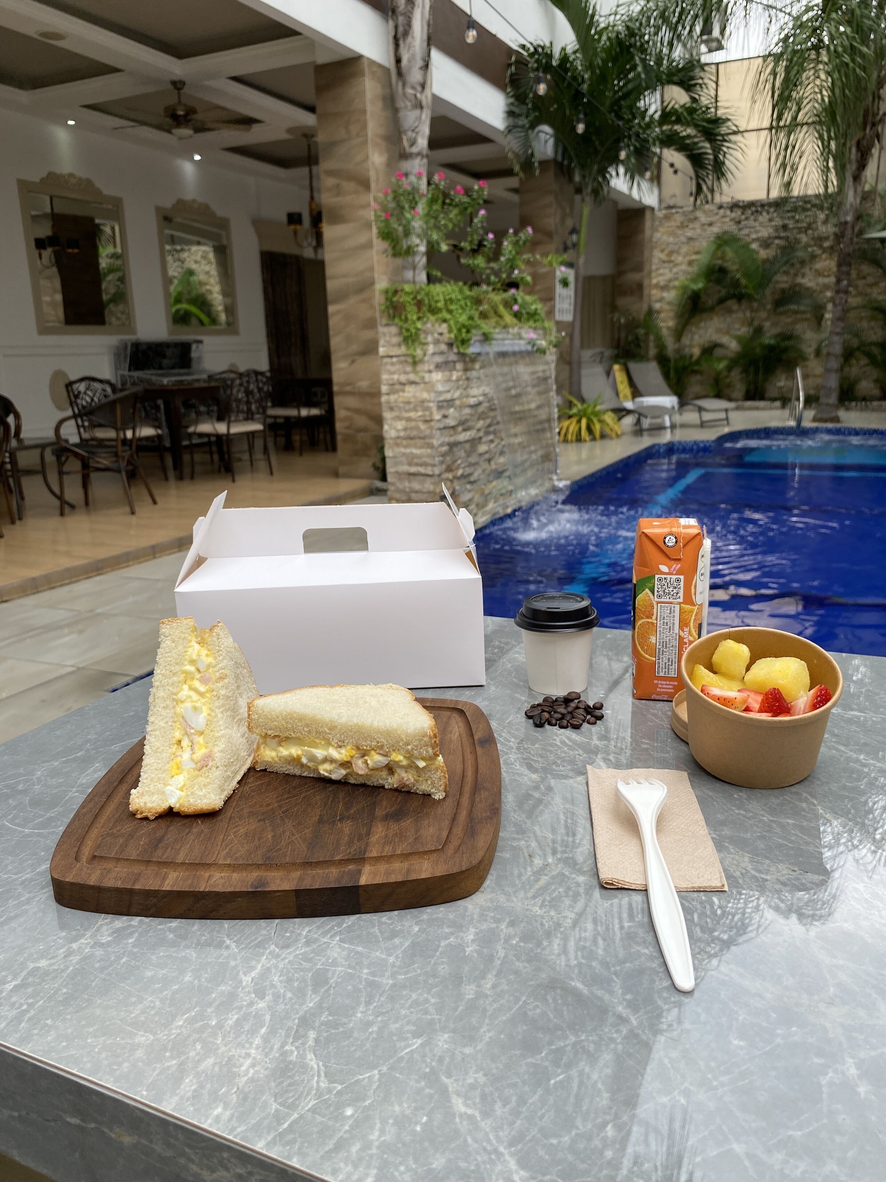 free daily full breakfast