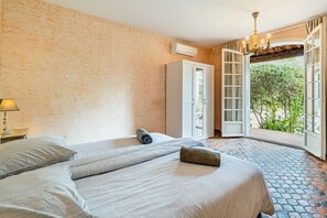 4 bedrooms, free WiFi, bed sheets