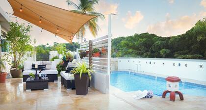 Villa Maxine Retreat: Mountainview Pool Escape