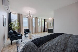 3 chambres, bureau, fer et planche à repasser, accès au Wi-Fi (inclus)