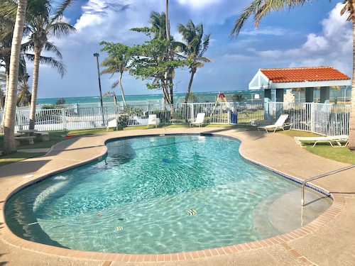 Ocean view penthouse, beach access. Beautiful private rooftop apartment