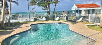 Ocean view penthouse, beach access. Beautiful private rooftop apartment