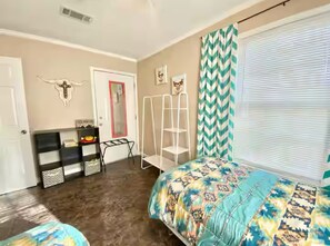 2 bedrooms, iron/ironing board, travel cot, free WiFi - The Lorena Ranchette- Goats, Firepit, Hammock (Lorena)