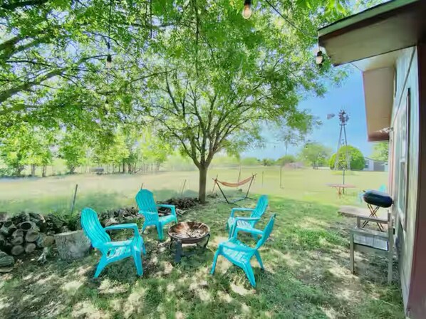 Property grounds - The Lorena Ranchette- Goats, Firepit, Hammock (Lorena)