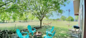 The Lorena Ranchette- Goats, Firepit, Hammock