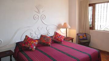 2 slaapkamers, een kluis op de kamer, een bureau