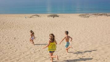 Beach nearby, sun loungers, beach towels