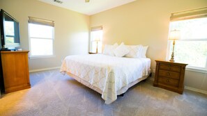 3 habitaciones, tabla de planchar con plancha y cuna de viaje 