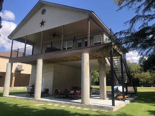 Family Getaway - LBJ Waterfront - Beautiful Lake Views - Game Room - Boat Dock