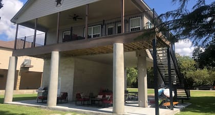 Family Getaway - LBJ Waterfront - Beautiful Lake Views - Game Room - Boat Dock