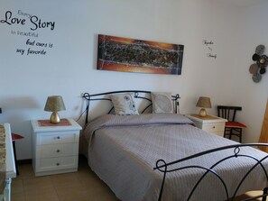 2 bedrooms, iron/ironing board, free WiFi, bed sheets - SPLENDIDA POSIZIONE A 2 MINUTI DALLA SPIAGGIA  ALBE E TRAMONTI DA SOGNO (porto alabe)
