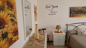 2 slaapkamers, een strijkplank/strijkijzer, gratis wifi, beddengoed
