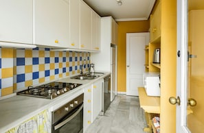 Frigorífic, microones, forn i placa de cuina