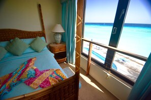 2 bedrooms, iron/ironing board, free WiFi, bed sheets - ON THE OCEAN - ST LAWRENCE BEACH CONDOS, ST LAWRENCE GAP, ON THE OCEAN (Oistins)